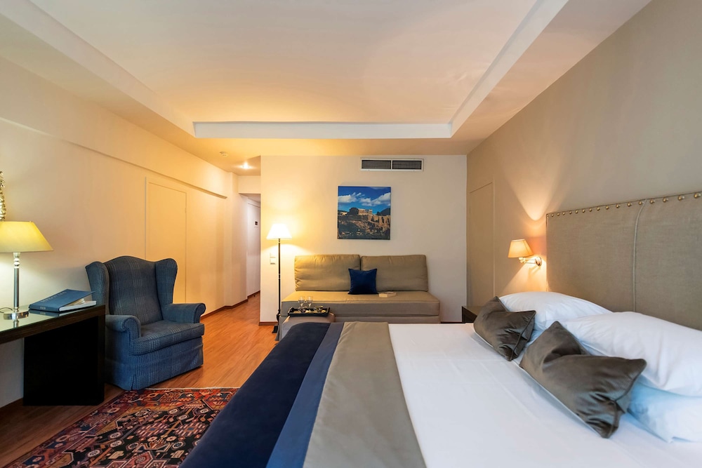 Best Western Plus Embassy Hotel 17