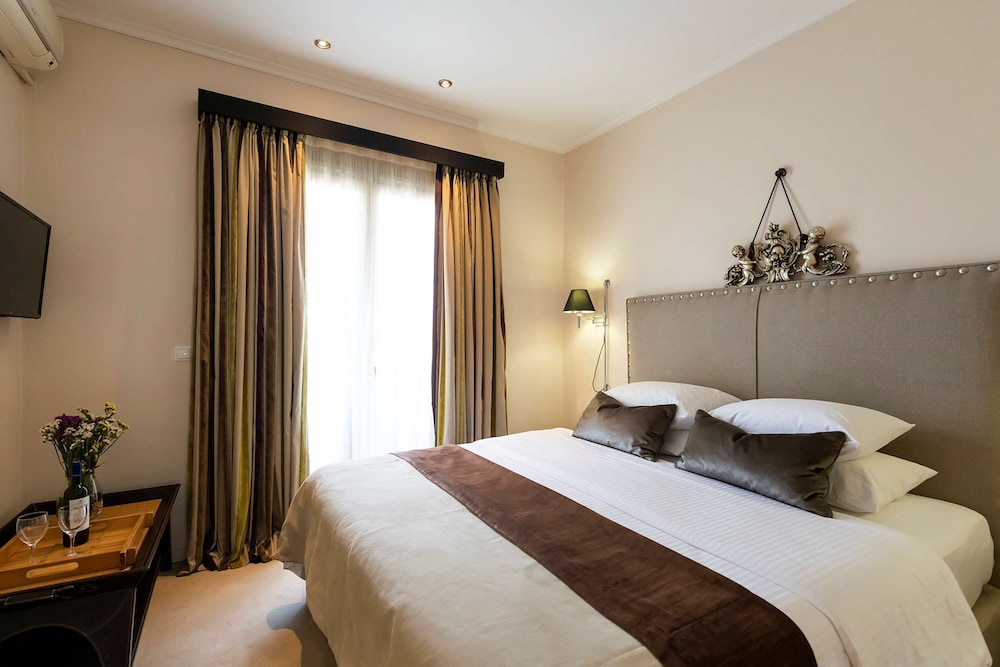 Best Western Plus Embassy Hotel 20