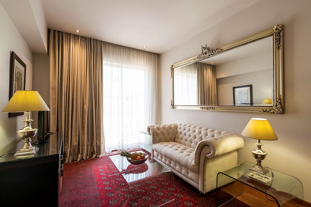 Best Western Plus Embassy Hotel 15