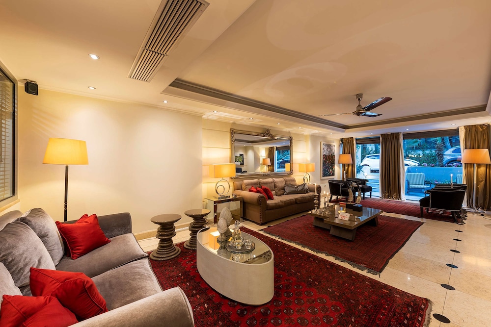 Best Western Plus Embassy Hotel 3