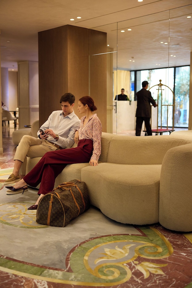 Astor Hotel 5