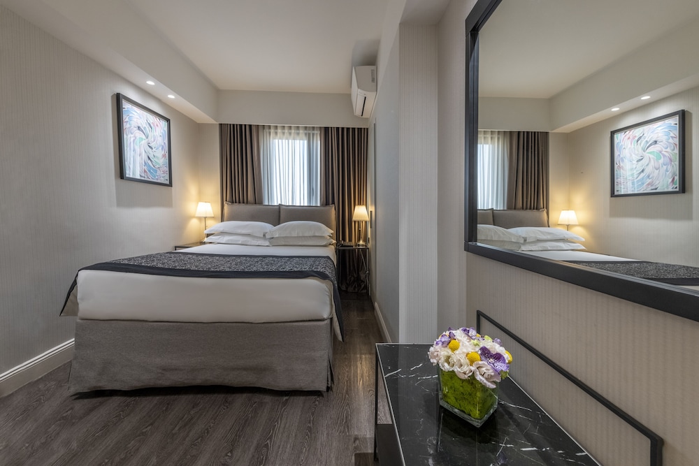 Astor Hotel 9
