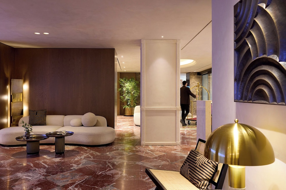 Astor Hotel 4