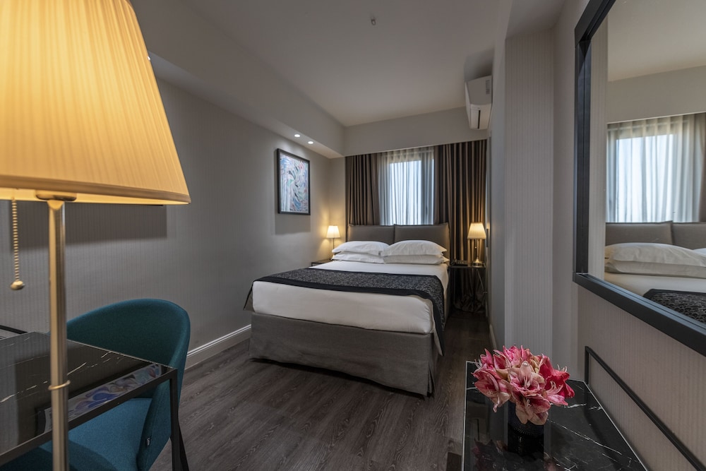 Astor Hotel 10