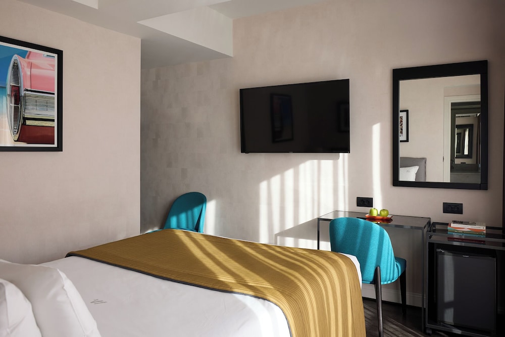 Astor Hotel 17