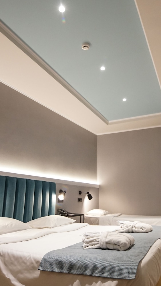 Athens Cypria Hotel 10