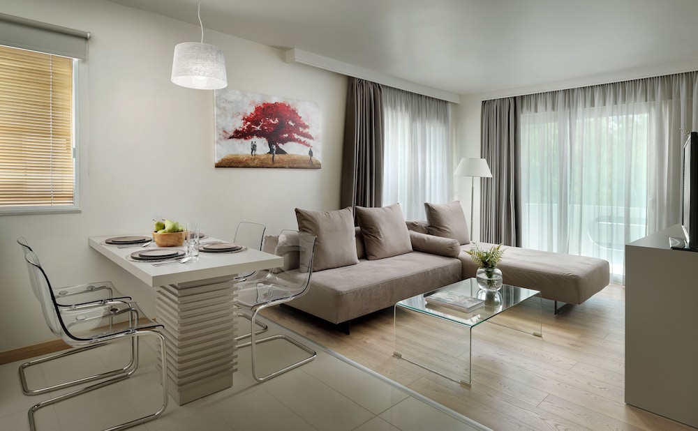 Blazer Suites 9