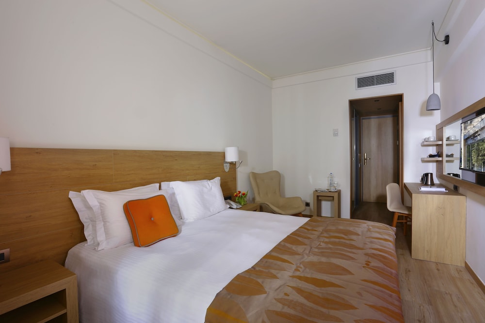 The Golden Age Hotel 15
