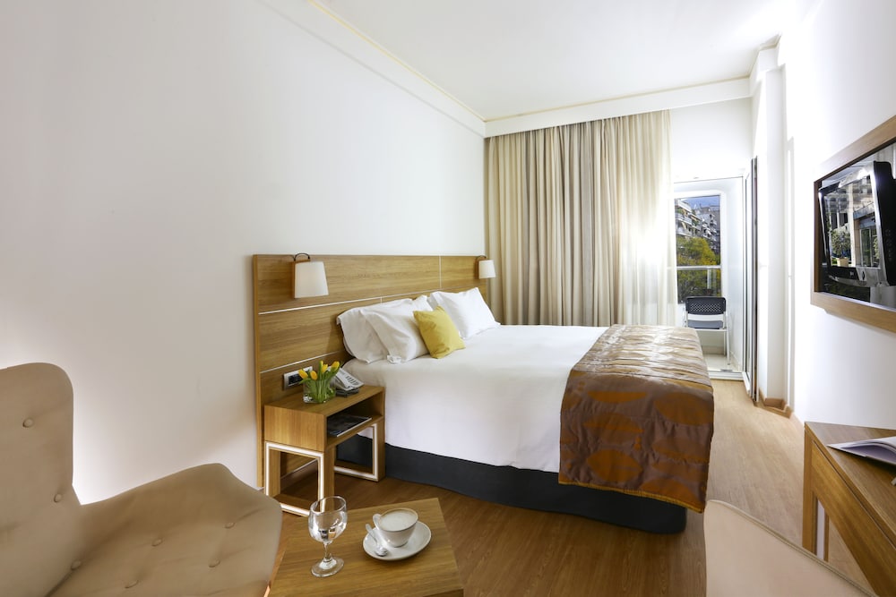 The Golden Age Hotel 16