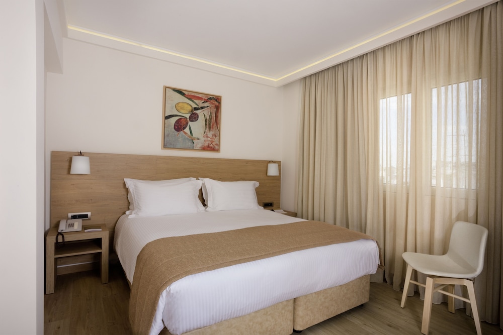 The Golden Age Hotel 20