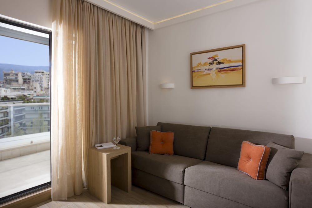 The Golden Age Hotel 24