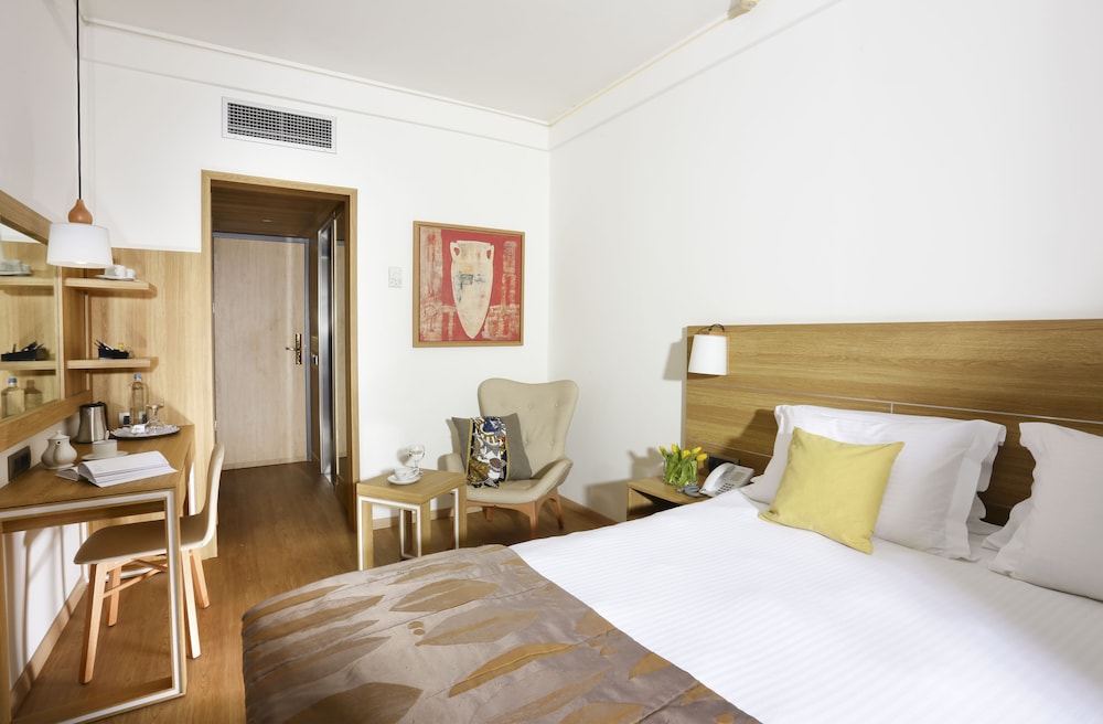 The Golden Age Hotel 12