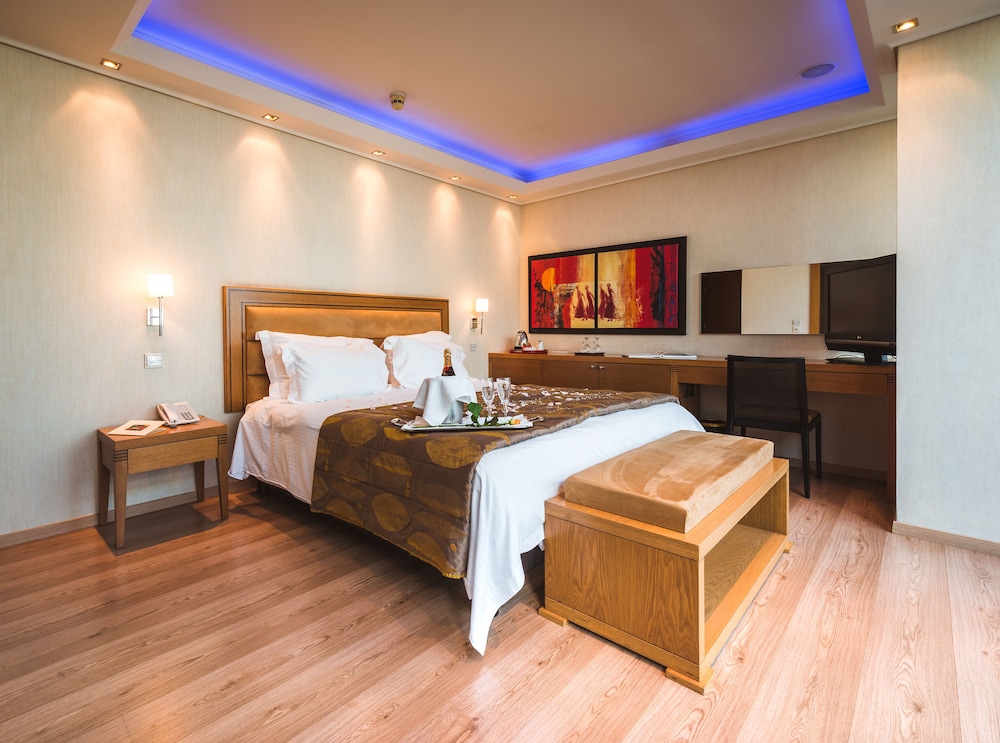 The Golden Age Hotel 6