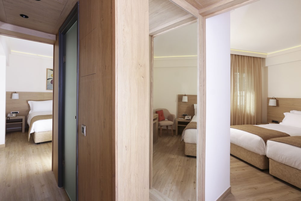 The Golden Age Hotel 18