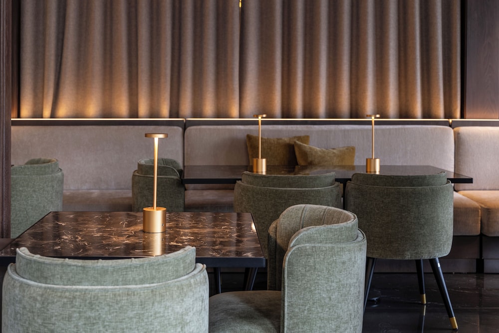 NJV Athens Plaza 23