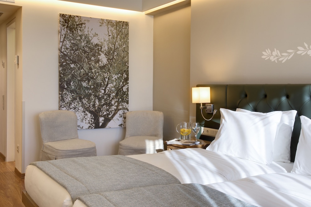 Titania Hotel Athens 10