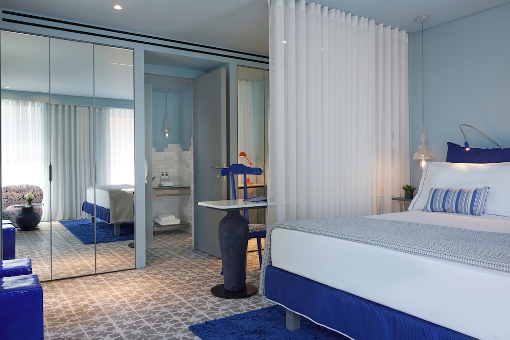 Fresh Hotel 18
