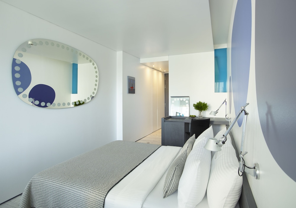 Fresh Hotel 8