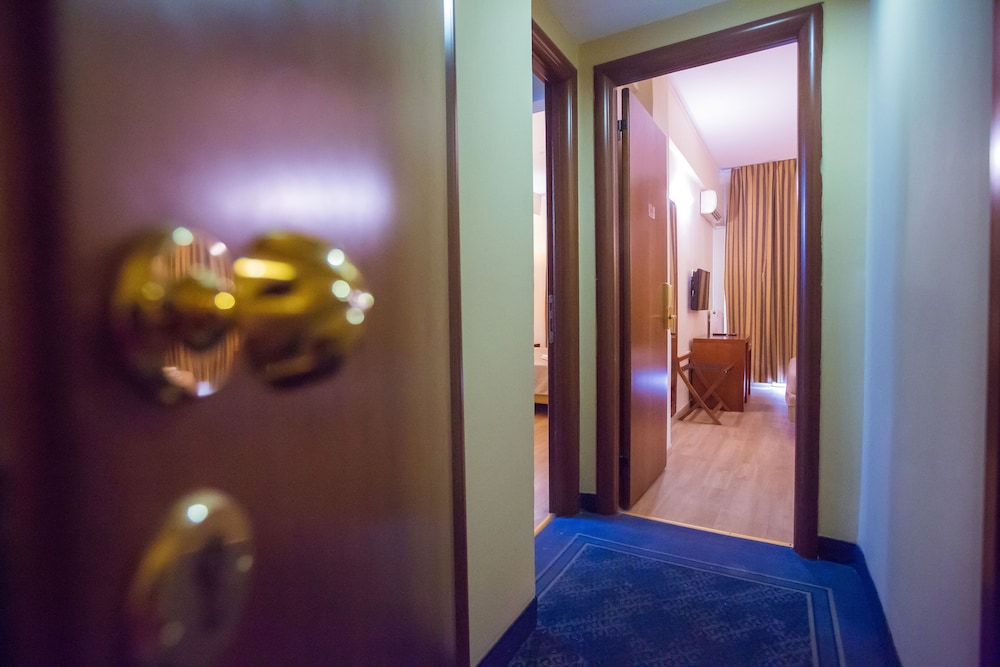 Marina Athens Hotel 12