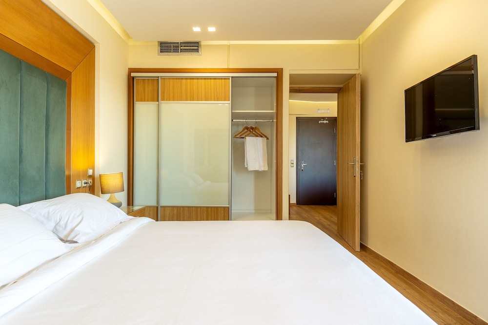 Oasis Hotel Apartments 5