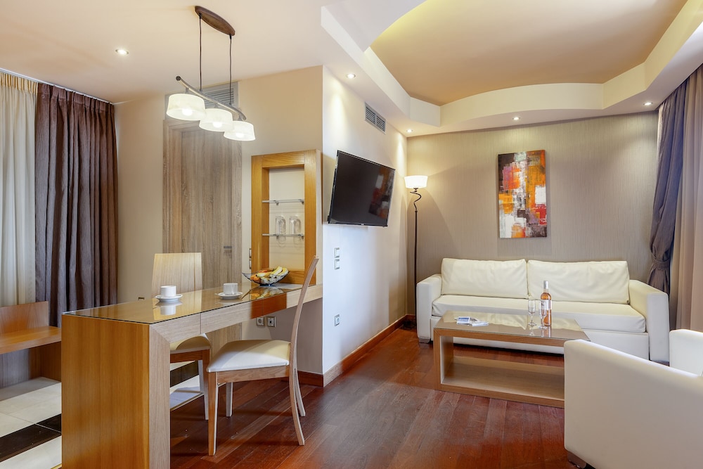 Oasis Hotel Apartments 11