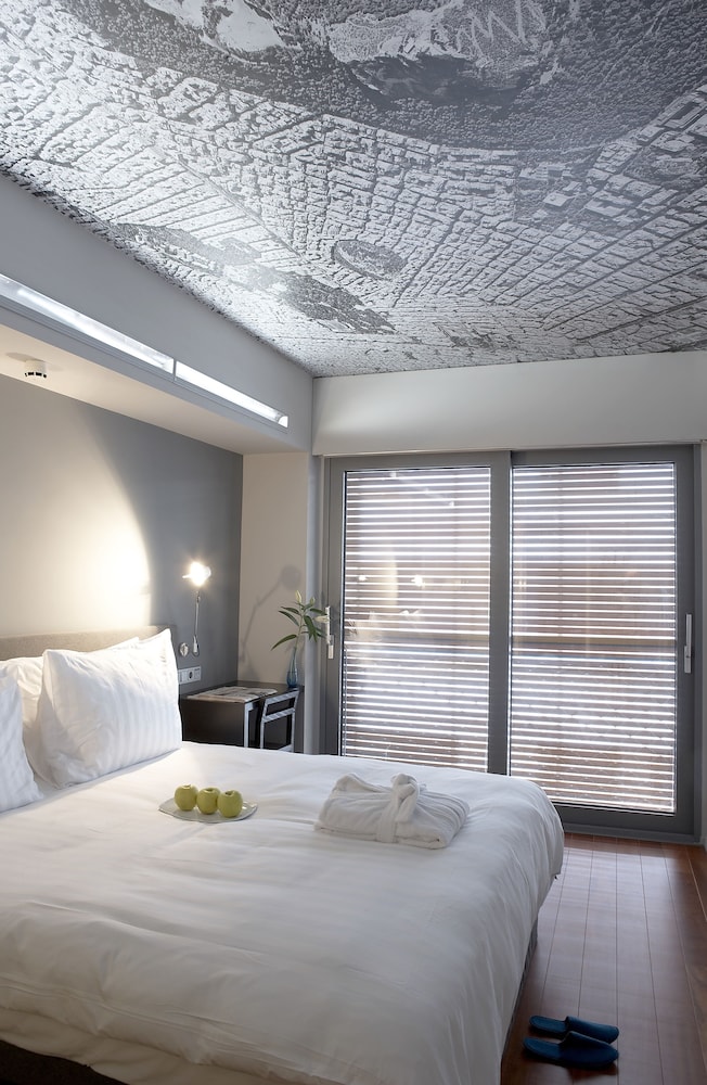 Periscope Hotel 8