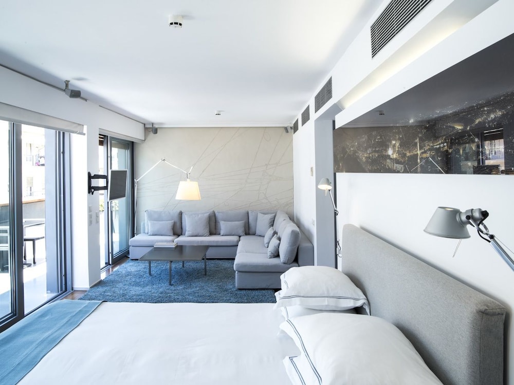 Periscope Hotel 14
