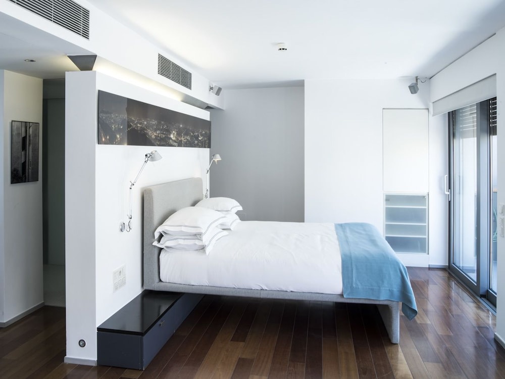 Periscope Hotel 12