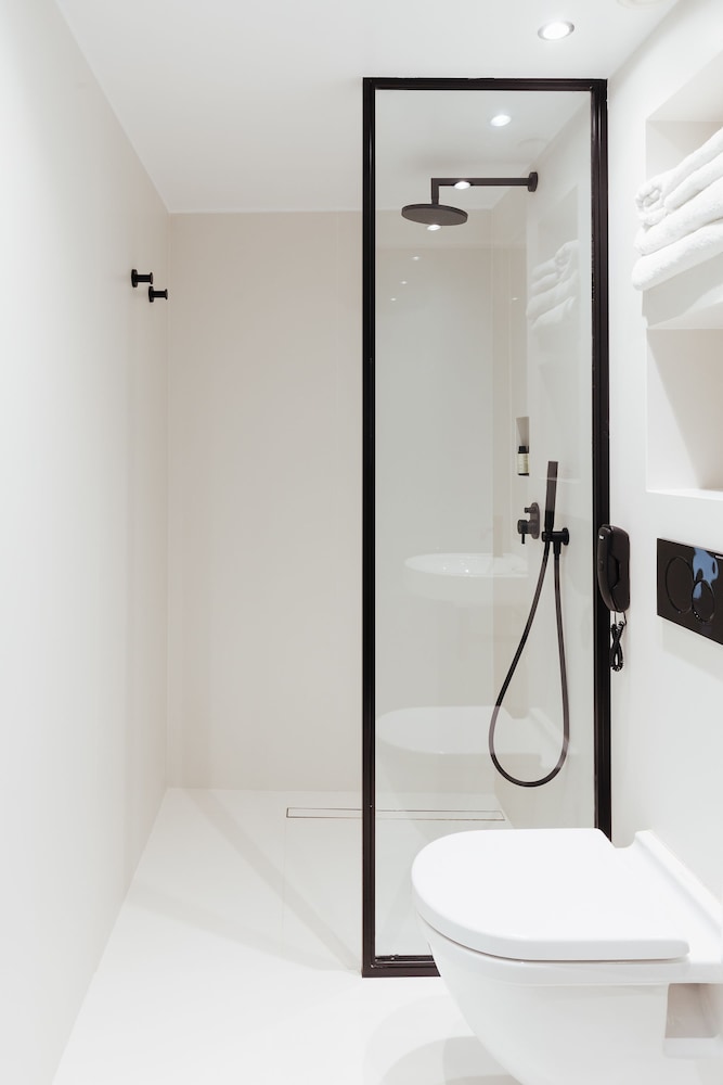 Periscope Hotel 24
