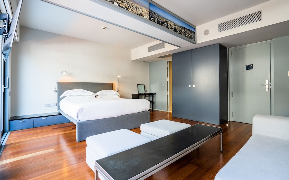 Periscope Hotel 18