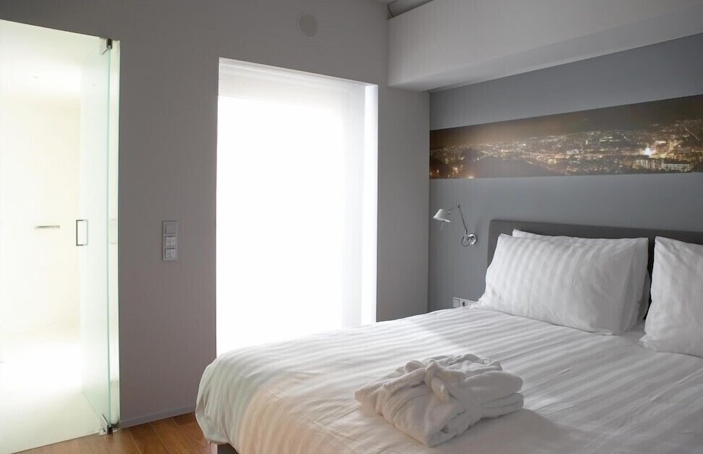 Periscope Hotel 16