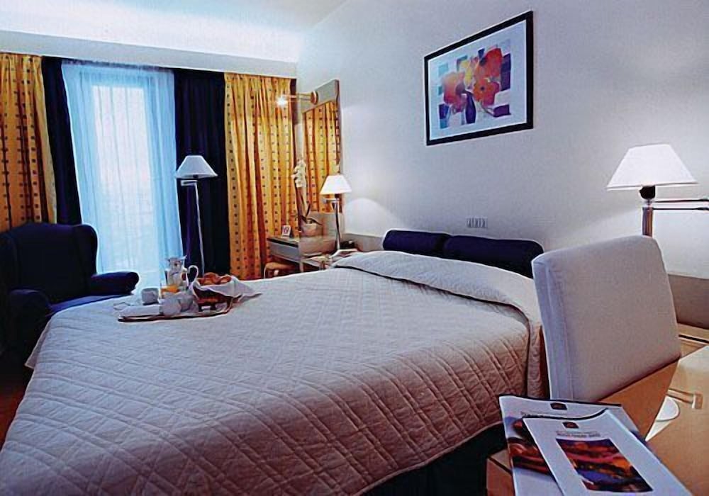 The Park Hotel Piraeus 5