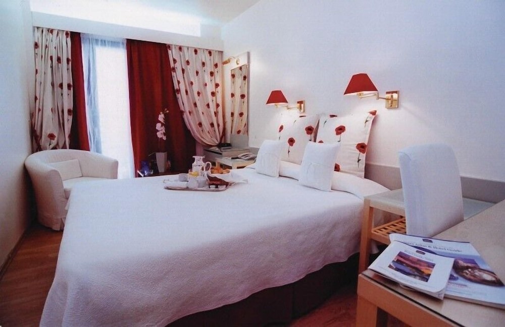 The Park Hotel Piraeus 6