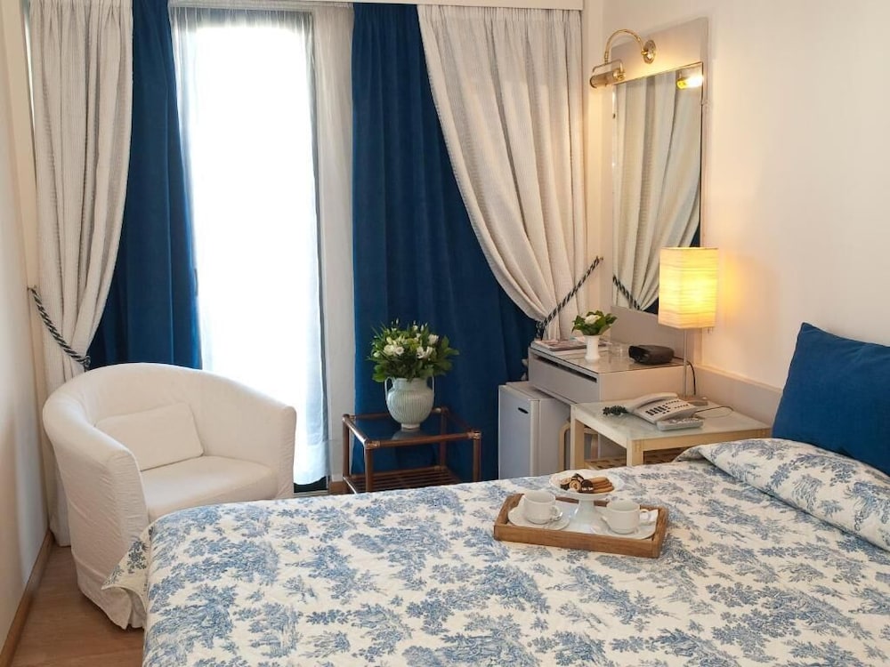The Park Hotel Piraeus 18