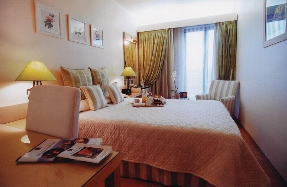 The Park Hotel Piraeus 7