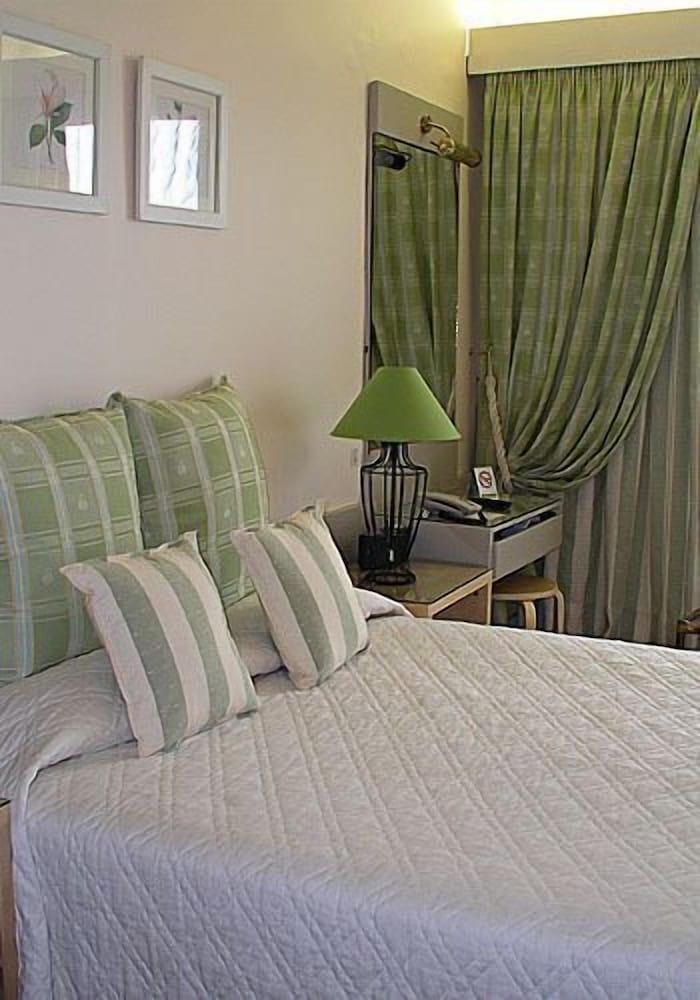The Park Hotel Piraeus 9