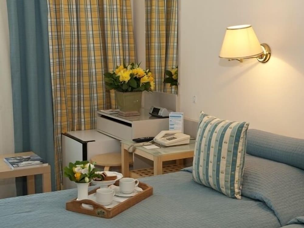 The Park Hotel Piraeus 11