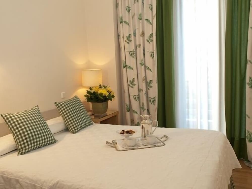 The Park Hotel Piraeus 8