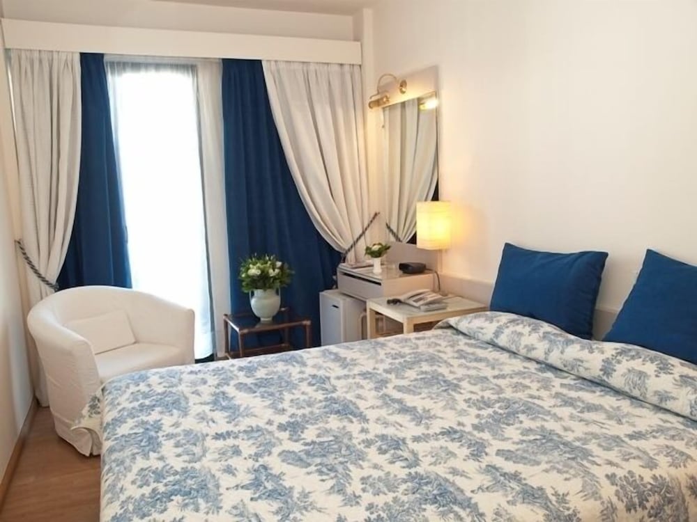 The Park Hotel Piraeus 13