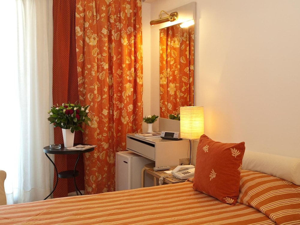 The Park Hotel Piraeus 20