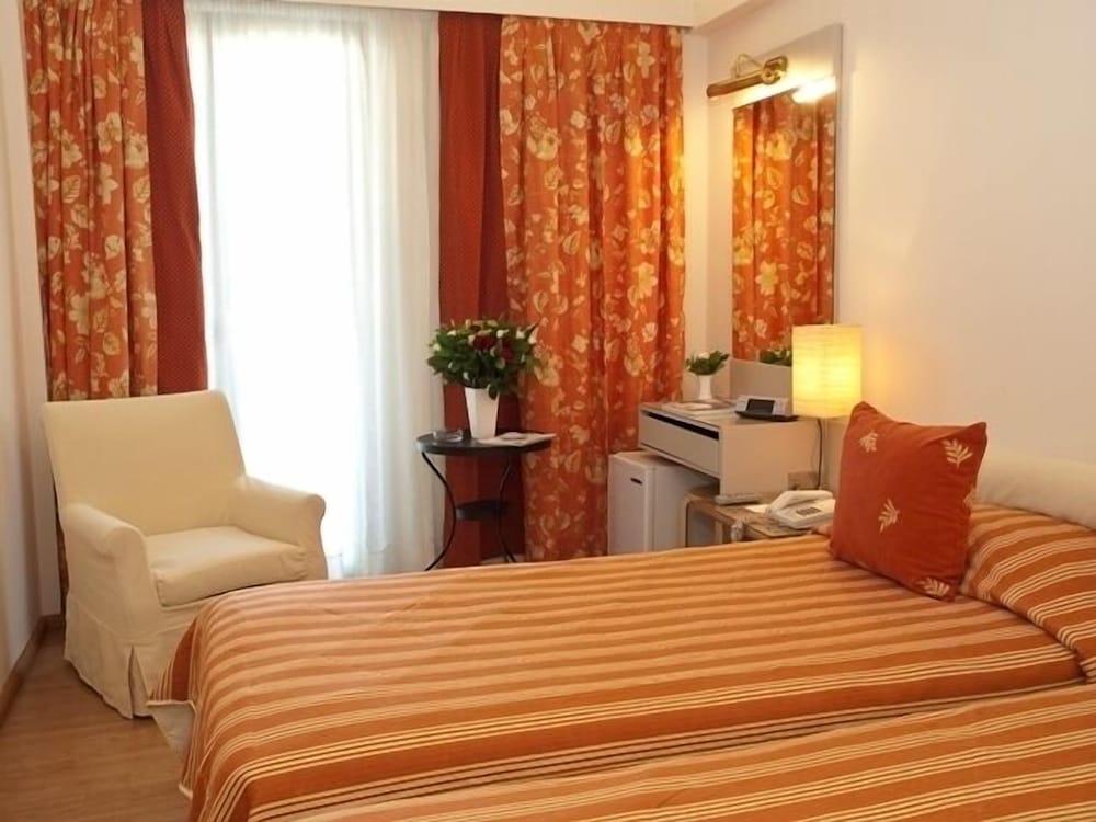 The Park Hotel Piraeus 14