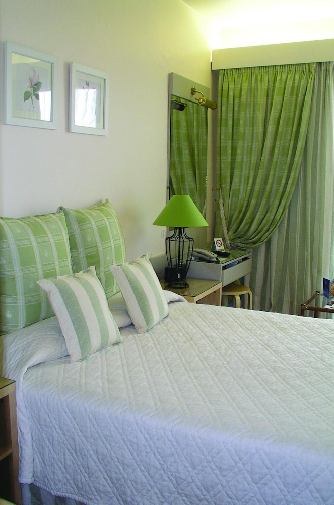 The Park Hotel Piraeus 1