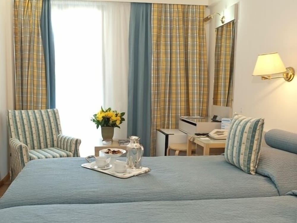 The Park Hotel Piraeus 12