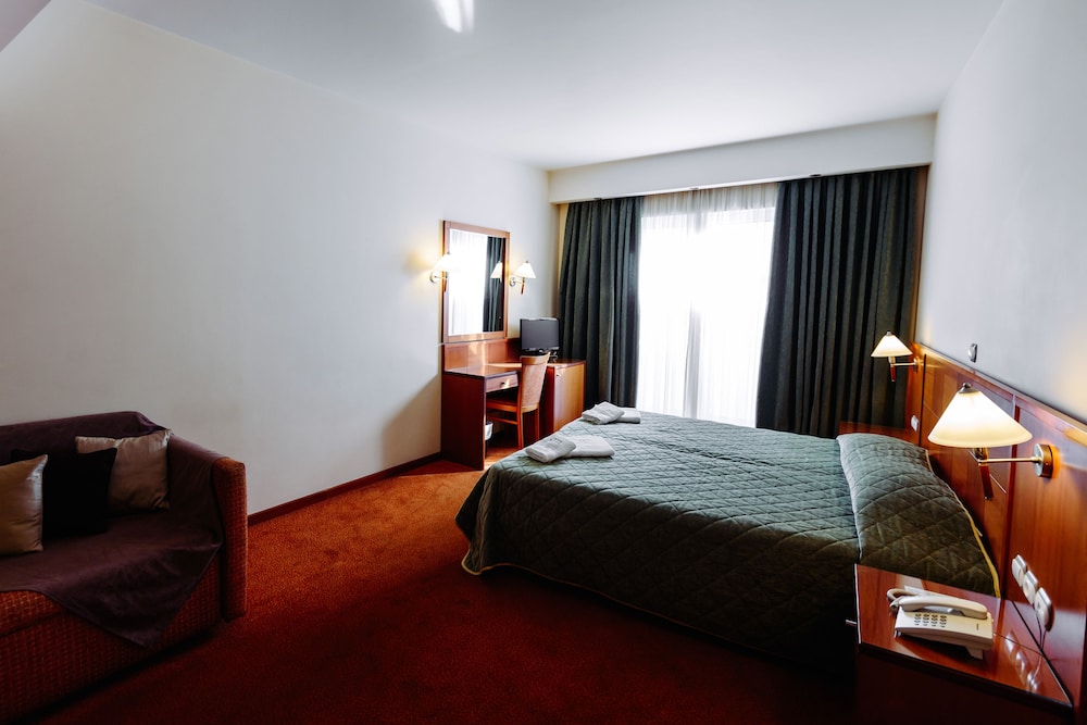 The Athens Mirabello 8
