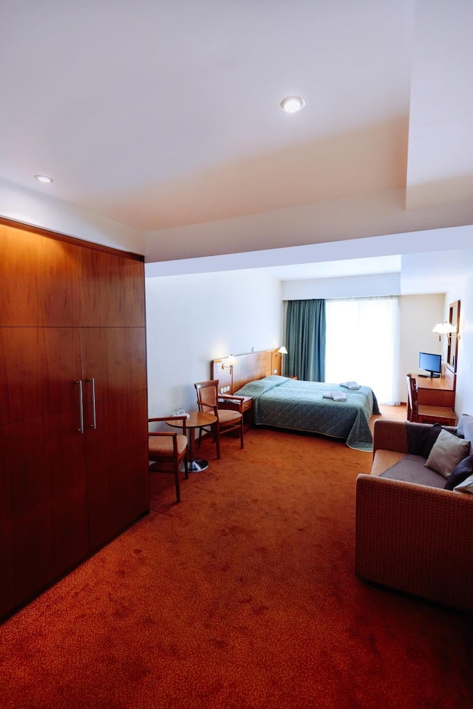 The Athens Mirabello 11