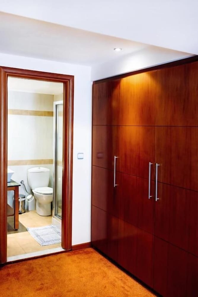 The Athens Mirabello 10