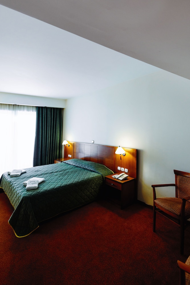 The Athens Mirabello 4