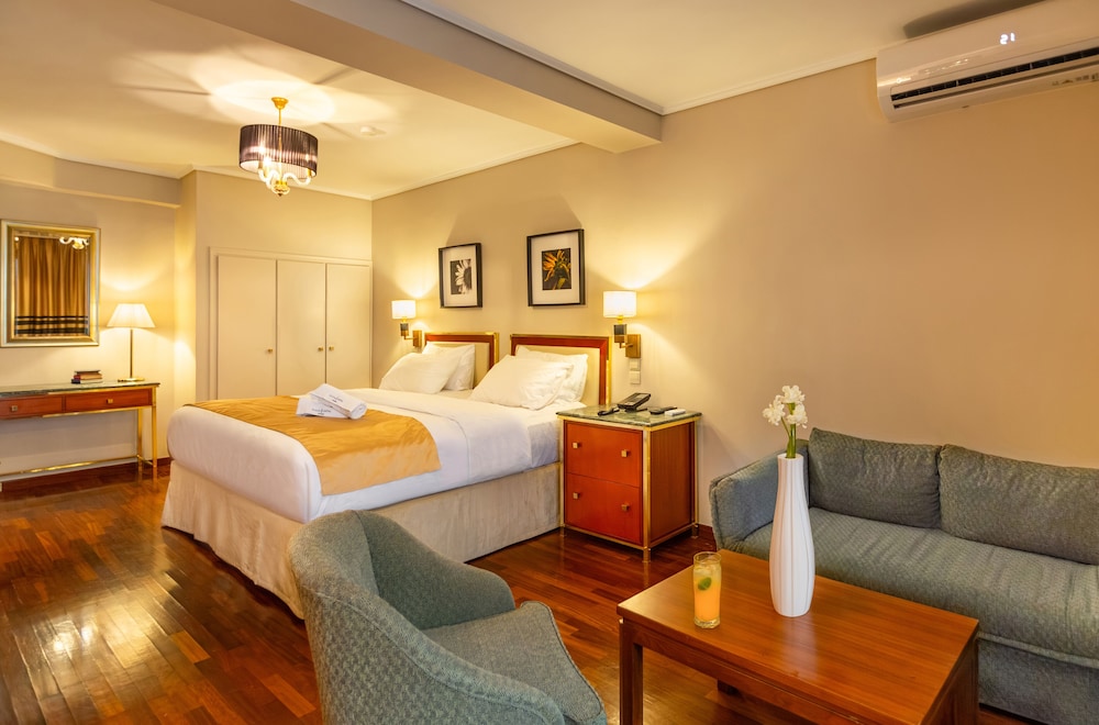Ilisia Hotel 18