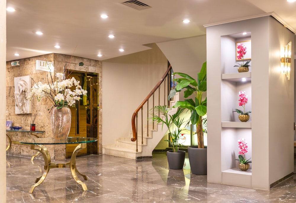 Ilisia Hotel 12