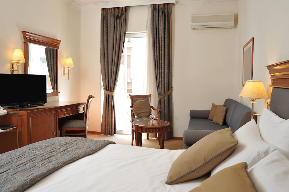 Athens Atrium Hotel & Suites 9